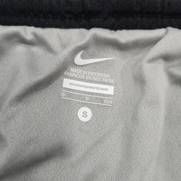 Nike Size Small Women's Black and White Running Shorts - Picture 7 of 9